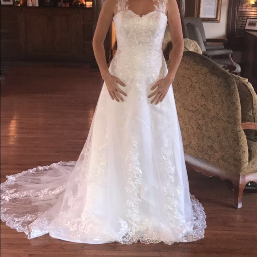 Wedding dress - Picture 5 of 6